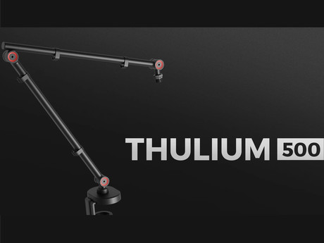 GENESIS THULIUM 500 stojalo / roka za mikrofon, univerzalna oblika, priloženi adapterji, 3-točkovna nastavitev, držalo za slušalke, držala za kable, trpežna izdelava, kovina, črno-rdeče