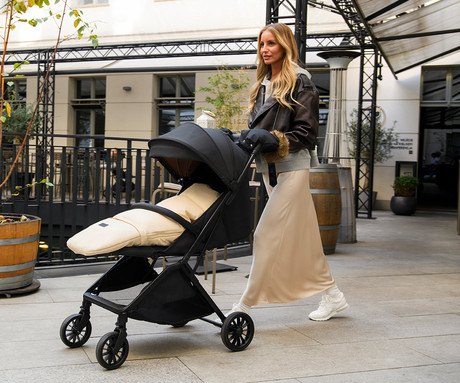 MoMi SARDI 2v1 spalna vreča, izolacijska, vodoodporna, zaščitna, univerzalna oblika, snemljivo krzno, zadrga, luknje za pas, torba, bež