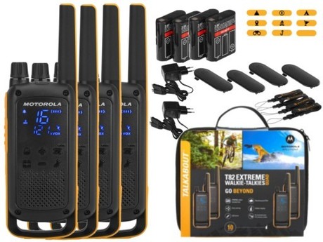 MOTOROLA T82 EXTREME walkie talkie komplet, 4-KIT, PMR446, VOX funkcija, doseg 10km, polnilna baterija, LED svetilka, IPX4 vodoodpornost, +dodatki, črno-rumen
