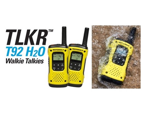 MOTOROLA T92 H20 walkie talkie komplet, 2-KIT, PMR446, VOX funkcija, doseg 10km, polnilna baterija, LED svetilka, IP67 vodoodpornost, +dodatki, rumeno-črn