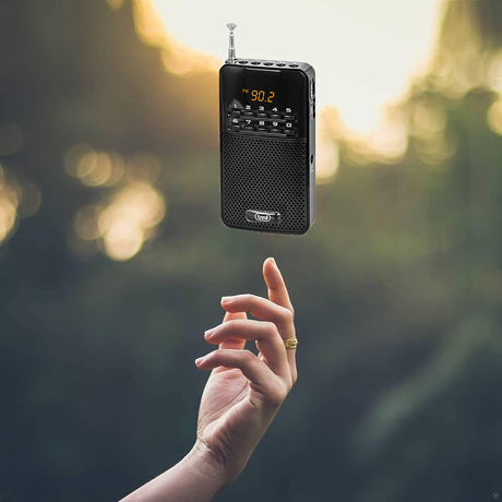 TREVI DR 730 Prenosni digitalni FM radio, črn