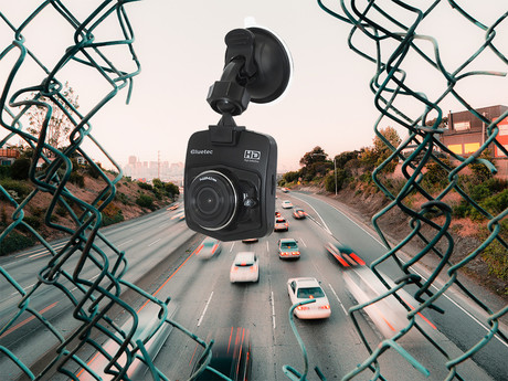 EOL - Avto video snemalnik BLACKBOX DVR Blow F270, High Definition HD 720p, foto 5MP, velik 2.4'' zaslon, širok kot 140°, senzor gibanja