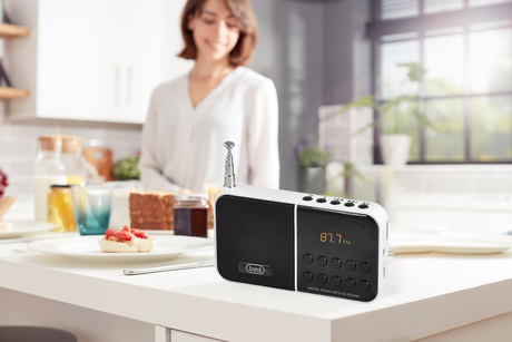 EOL - TREVI DR 740 SD Prenosni digitalni radio z MP3 in Micro SD bel