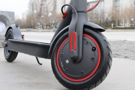 EOL - Električni skiro XIAOMI M365 PRO, 8.5'', hitrost do 25km/h, domet do 45km, črn