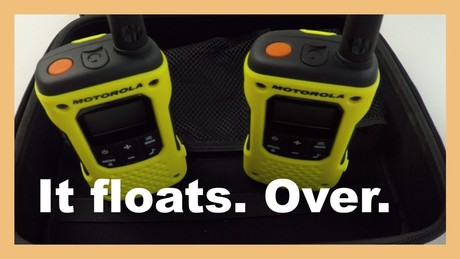 MOTOROLA T92 H20 walkie talkie komplet, 2-KIT, PMR446, VOX funkcija, doseg 10km, polnilna baterija, LED svetilka, IP67 vodoodpornost, +dodatki, rumeno-črn