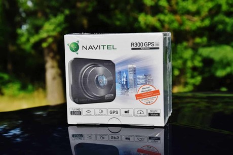 Avto kamera NAVITEL R300 GPS, Full HD, 2" zaslon, Night Vision, GPS, 140° snemalni kot, G-senzor, aplikacija