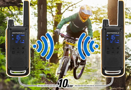 MOTOROLA T82 EXTREME walkie talkie komplet, 4-KIT, PMR446, VOX funkcija, doseg 10km, polnilna baterija, LED svetilka, IPX4 vodoodpornost, +dodatki, črno-rumen