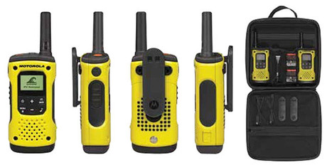 MOTOROLA T92 H20 walkie talkie komplet, 2-KIT, PMR446, VOX funkcija, doseg 10km, polnilna baterija, LED svetilka, IP67 vodoodpornost, +dodatki, rumeno-črn
