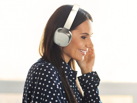 MANTA RYTMO ELEGANCE brezžične naglavne slušalke, Bluetooth 5.3, Hybrid ANC, polnilna baterija, do 50 ur, zložljive, 4x mikrofon, USB Type-C, AUX, +torbica, bež (Creamy White)