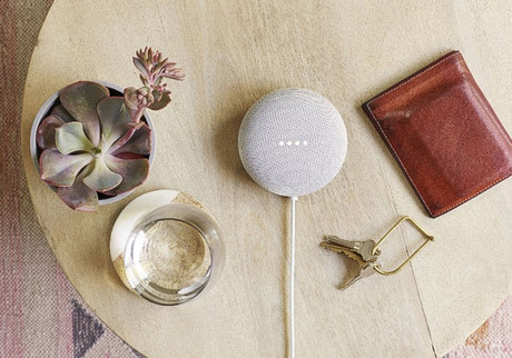 Google NEST MINI 2nd Gen pametni zvočnik, Bluetooth 5.0, WiFi, Google Assistant + Home, glasovni pomočnik, glasovno upravljanje, 3x mikrofon, bel (Chalk)