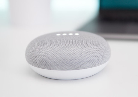 Google NEST MINI 2nd Gen pametni zvočnik, Bluetooth 5.0, WiFi, Google Assistant + Home, glasovni pomočnik, glasovno upravljanje, 3x mikrofon, siv (Charcoal)
