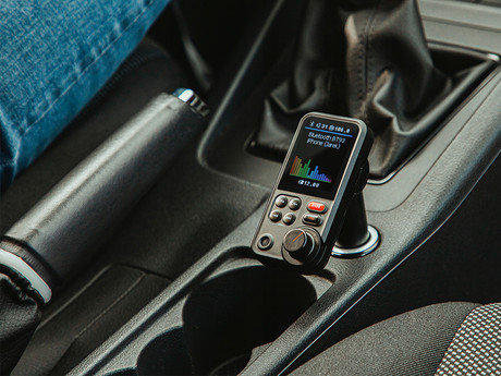 BLOW FM Oddajnik 74-168, Bluetooth 5.0, Quick Charge 3.0, SuperBASS, LCD zaslon, prostoročno telefoniranje