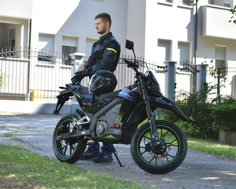 Električni motor MS ENERGY CYBER, 3000W, 45km/h, doseg 100km, LED osvetlitev, LCD zaslon, B kategorija, črno zelen