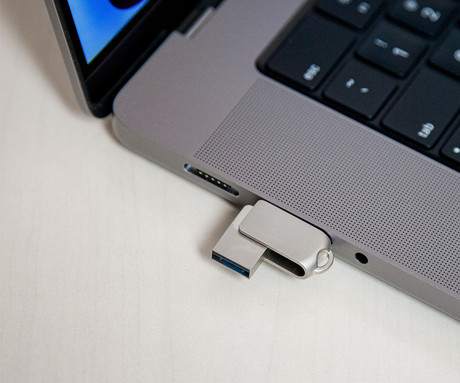 PLATINET PMFMC64 prenosni USB ključ, 64GB, USB Type-C, USB Type-A, USB 3.2, vodoodporen, do 100 MB/s, siv
