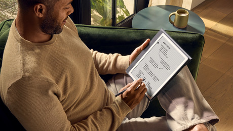 AMAZON KINDLE Scribe e-bralnik, 10.2", 32GB, WIFI, Bluetooth, USB Type-C, pisalo Premium Pen Plus, črn (Tungsten)