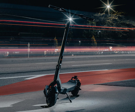MS ENERGY URBAN X električni skiro, 10" gume, 2x 300W motor, 60km doseg, 720Wh 48V 15Ah baterija, vzmetenje, EBS sistem, Smart BMS, LCD zaslon, LED osvetlitev, aplikacija, srebrn (Titanium Steel)