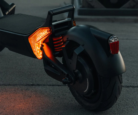 MS ENERGY URBAN X električni skiro, 10" gume, 2x 300W motor, 60km doseg, 720Wh 48V 15Ah baterija, vzmetenje, EBS sistem, Smart BMS, LCD zaslon, LED osvetlitev, aplikacija, srebrn (Titanium Steel)