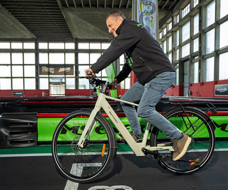 MS ENERGY C40 električno kolo, cestno / mestno, 27.5" pnevmatike, 250W motor, 360Wh 36V 10Ah baterija, do 60km, SHIMANO 8-prestav, disk zavore, LCD zaslon, LED osvetlitev, zadnji nosilec, aplikacija