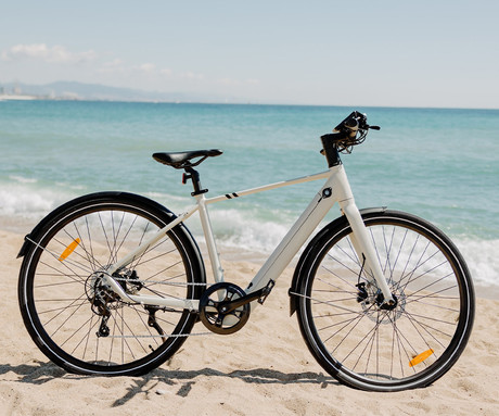 MS ENERGY C40 električno kolo, cestno / mestno, 27.5" pnevmatike, 250W motor, 360Wh 36V 10Ah baterija, do 60km, SHIMANO 8-prestav, disk zavore, LCD zaslon, LED osvetlitev, zadnji nosilec, aplikacija