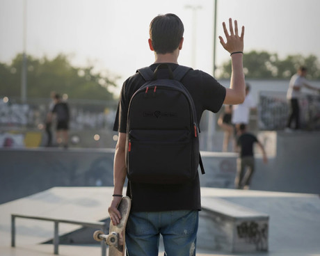 GENESIS PALLAD 200 univerzalni 2v1 nahrbtnik, za prenosnike do 14.1", 19L, potovalni / gaming, nastavljiv, trpežen, 6 žepov, prilagodljiv, odporen, črn