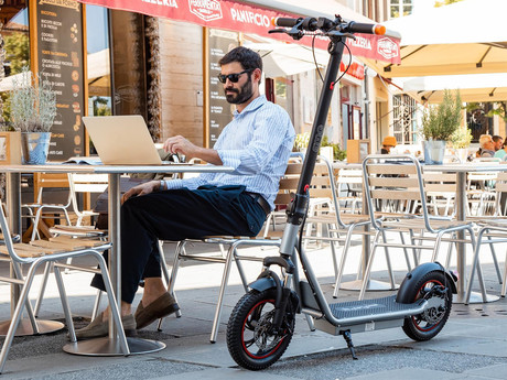 Električni skiro TREVI Velociptor STREET ES120EW, 450W motor, 12" pnevmatike, zložljiv, LED osvetlitev, brezplačna aplikacija, zložljiv, zaslon, do 25km/h, 36V 10Ah baterija, domet do 25 km, srebrn