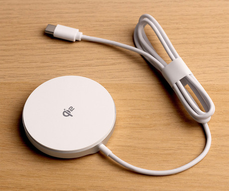 FOREVER MAWC-300 brezžični polnilec, 15W brezžično polnjenje, Android, iOS, MagSafe tehnologija, USB Type-C, 100cm kabel, bel
