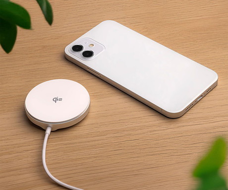 FOREVER MAWC-300 brezžični polnilec, 15W brezžično polnjenje, Android, iOS, MagSafe tehnologija, USB Type-C, 100cm kabel, bel