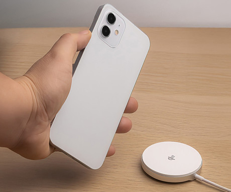 FOREVER MAWC-300 brezžični polnilec, 15W brezžično polnjenje, Android, iOS, MagSafe tehnologija, USB Type-C, 100cm kabel, bel