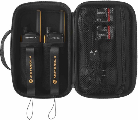 MOTOROLA T82 EXTREME walkie talkie komplet, 2-KIT, PMR446, VOX funkcija, doseg 10km, polnilna baterija, LED svetilka, IPX4 vodoodpornost, +dodatki, črno-rumen