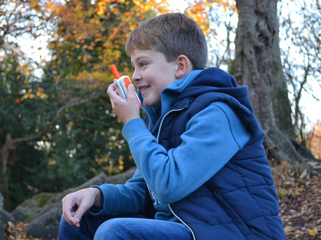 MOTOROLA T42 TRIPLE walkie talkie komplet, 3-KIT, PMR446, 16 kanalov, doseg 4km, +dodatki, moder, oranžen, zelen