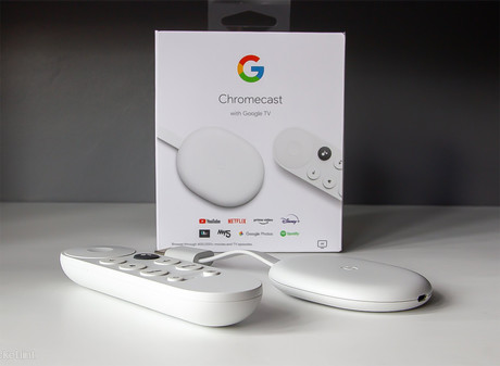 Google CHROMECAST 4K multimedijski predvajalnik / center, 4K UHD, HDR10, Dolby Atmos, Google Home + Assistant, WiFi, Bluetooth, glasovni daljinski upravljalnik, bel (Snow)
